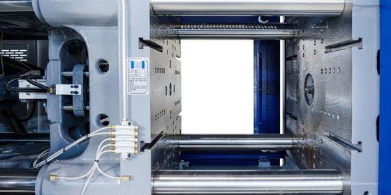Low-Noise Fast-Response Injection Molding Machine for Stable Clamping