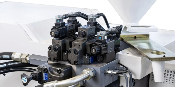 Low-Noise Fast-Response Injection Molding Machine for Stable Clamping