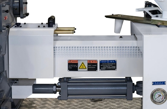 Personalized Simple Operation Injection Molder for Energy-Saving Operation